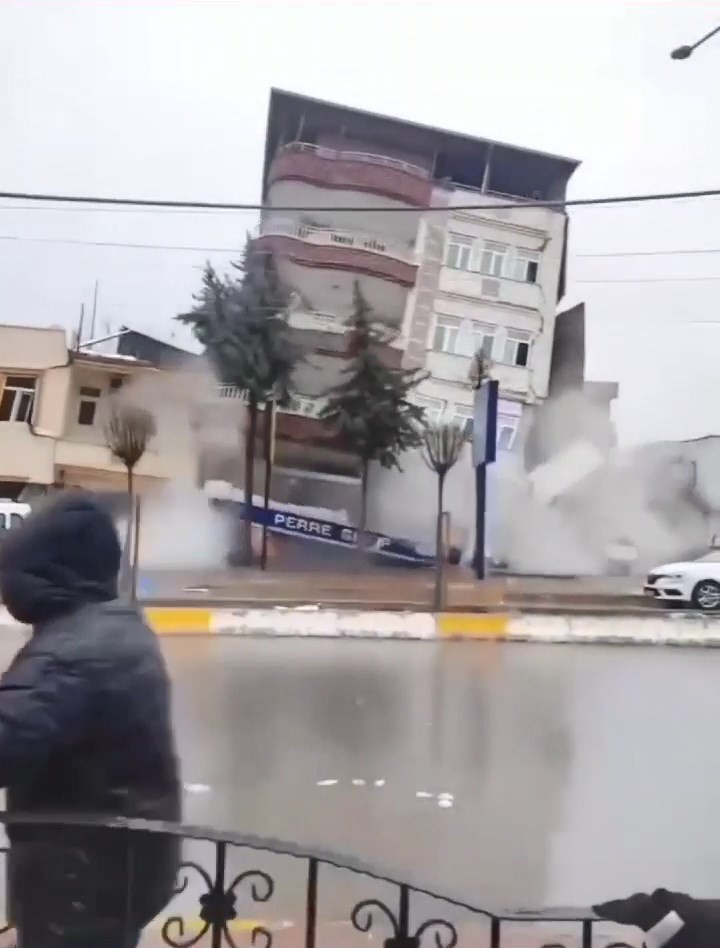 6 Şubat depreminde yıkılan binanın ve panik anlarının görüntüsü ortaya çıktı
