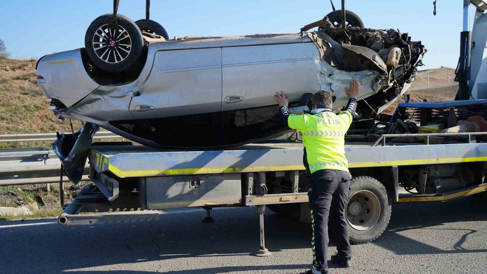 65 metre sürüklenen otomobil hurdaya döndü: 1 yaralı
