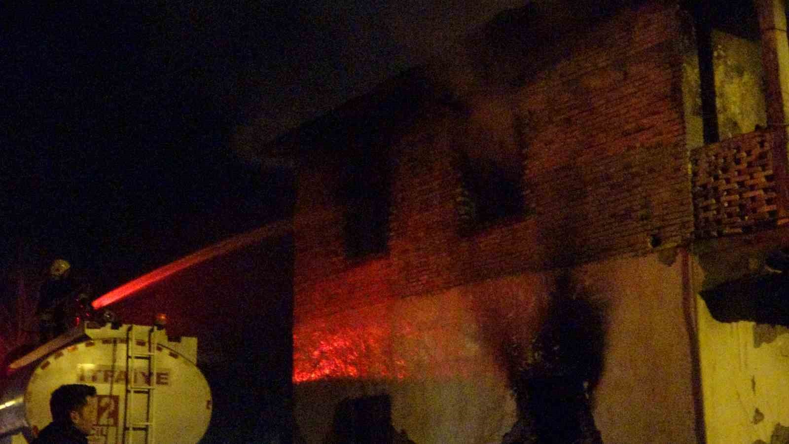 Adana’da evde çıkan yangında anne ve iki çocuğu hayatını kaybetti
