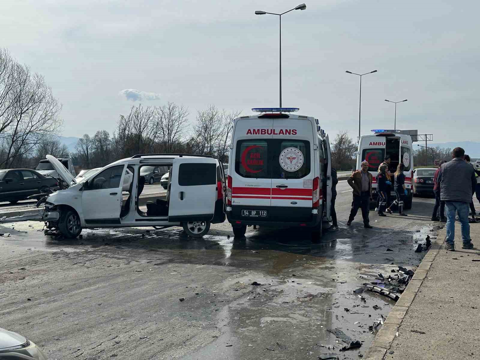 AK Parti Sakarya Milletvekili Ali İnci’nin karıştığı kazada 5 kişi yaralandı
