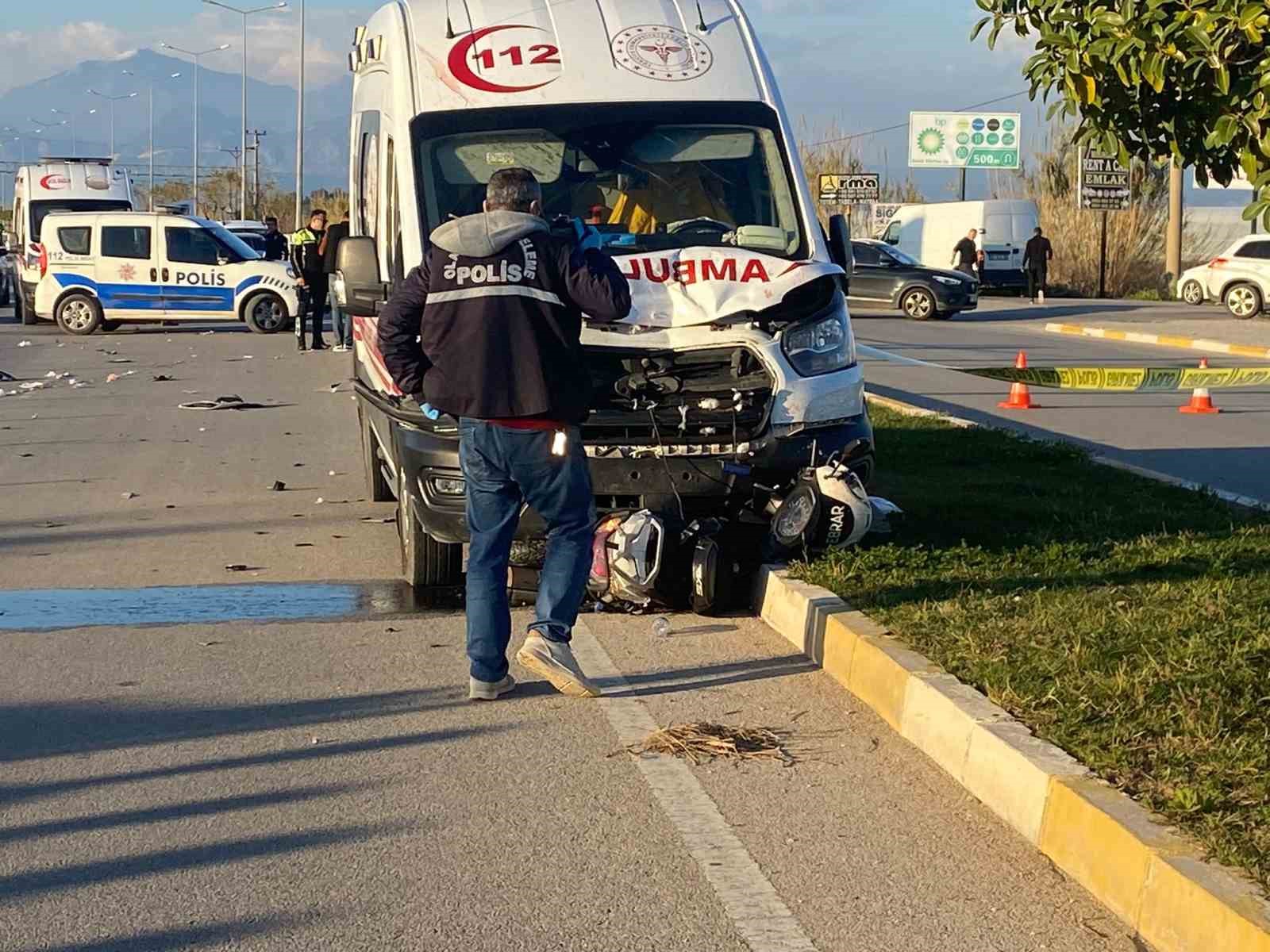 Ambulansın çarptığı motosiklet sürücüsü hayatını kaybetti
