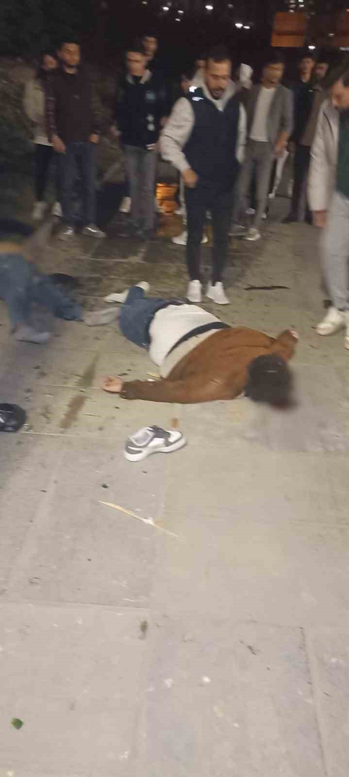 Ankara’da otomobil kaldırımdaki yayalara çarptı: 2 ölü
