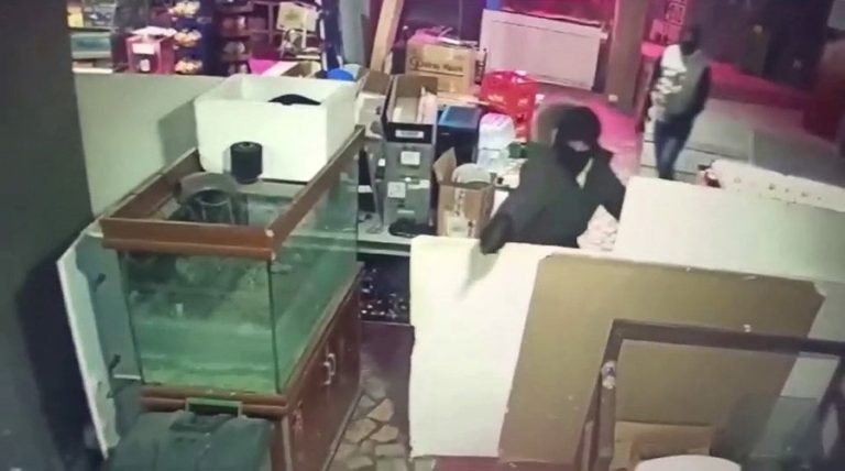 ‘Anucur Çetesi’ üyelerinden internet kafeye silahlı saldırı
