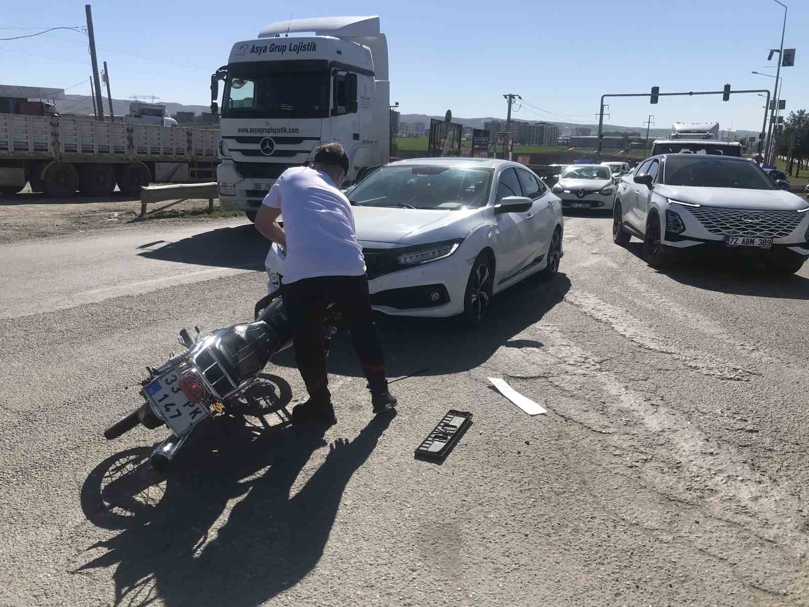 Batman’da otomobil motosiklete çarptı: 1 yaralı
