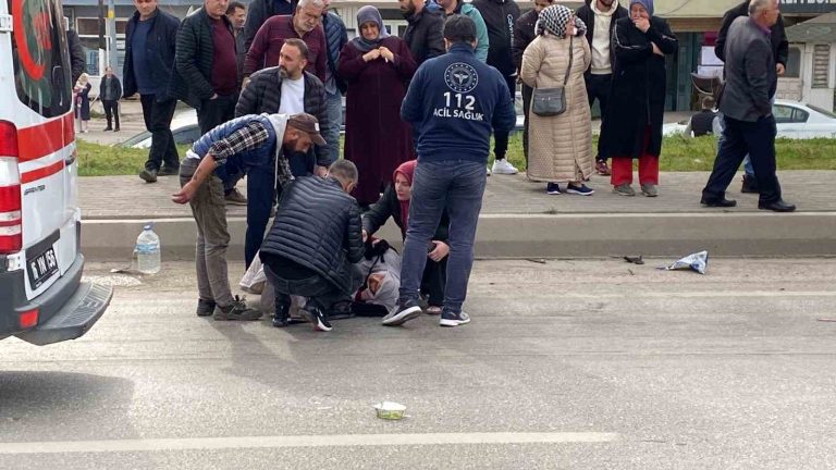 Bursa’da otomobil motosiklete çarptı: 3 yaralı