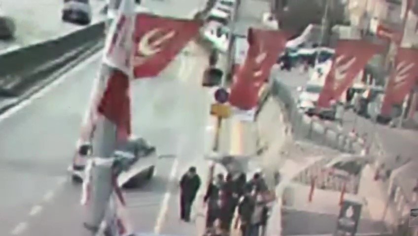 Çekmeköy’de 4 kişinin yaralandığı kazada yeni görüntü orta çıktı
