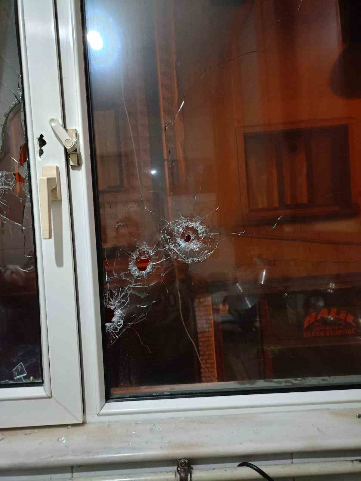 İstanbul’da silahlı dehşet kamerada: Yengesinin evine kurşun yağdırdı
