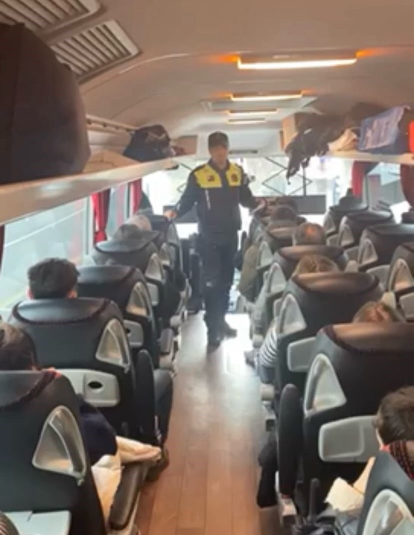 İzmir jandarmasından yolculara emniyet kemeri bilgilendirmesi

