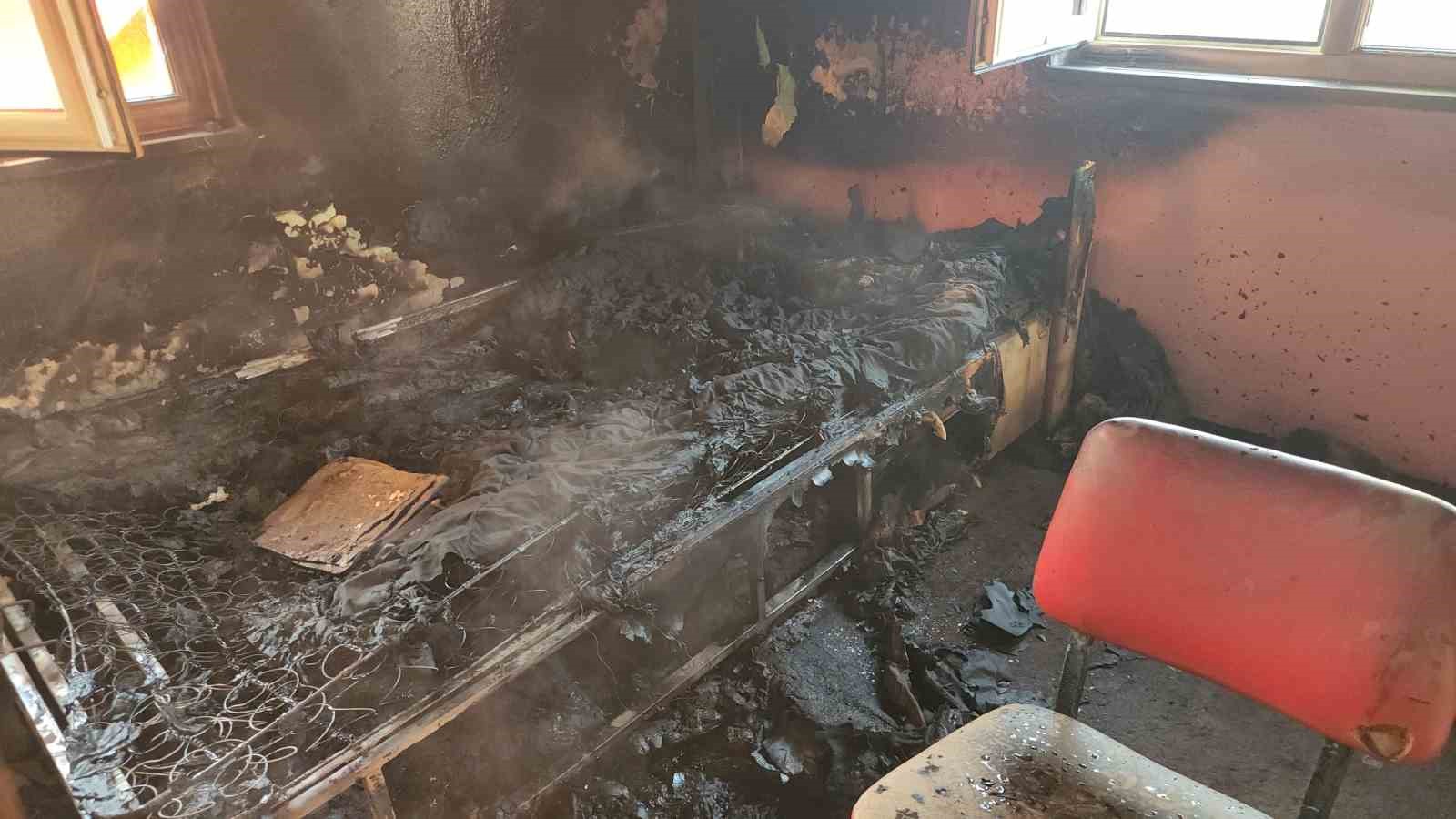 Karabük’te ev yangını
