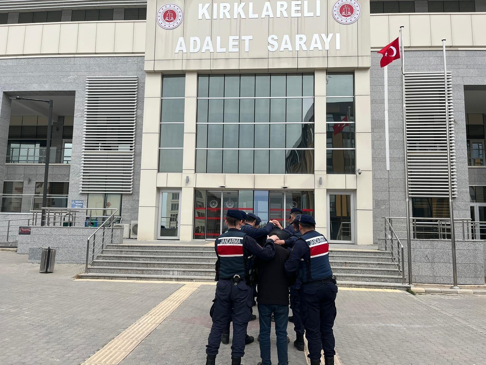Kırklareli’de 11 kaçak göçmen yakalandı: 5 gözaltı
