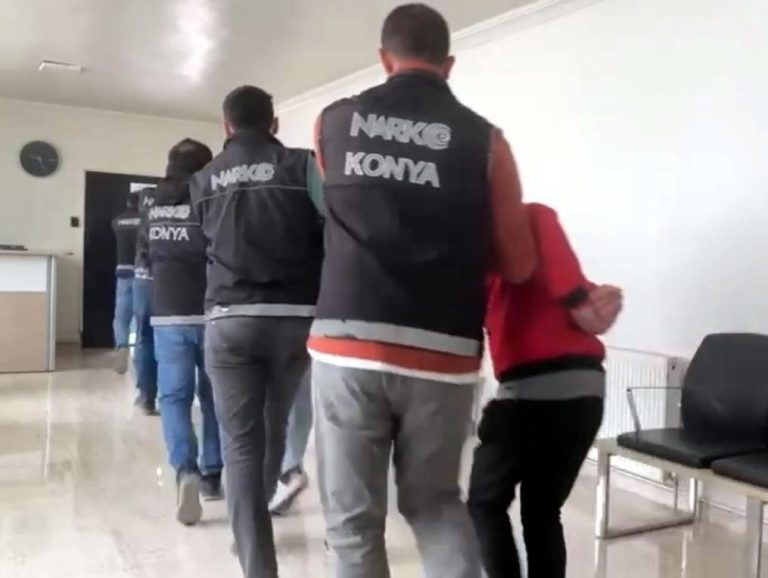 Konya’da polis ekipleri 192 aranan şahsı yakaladı
