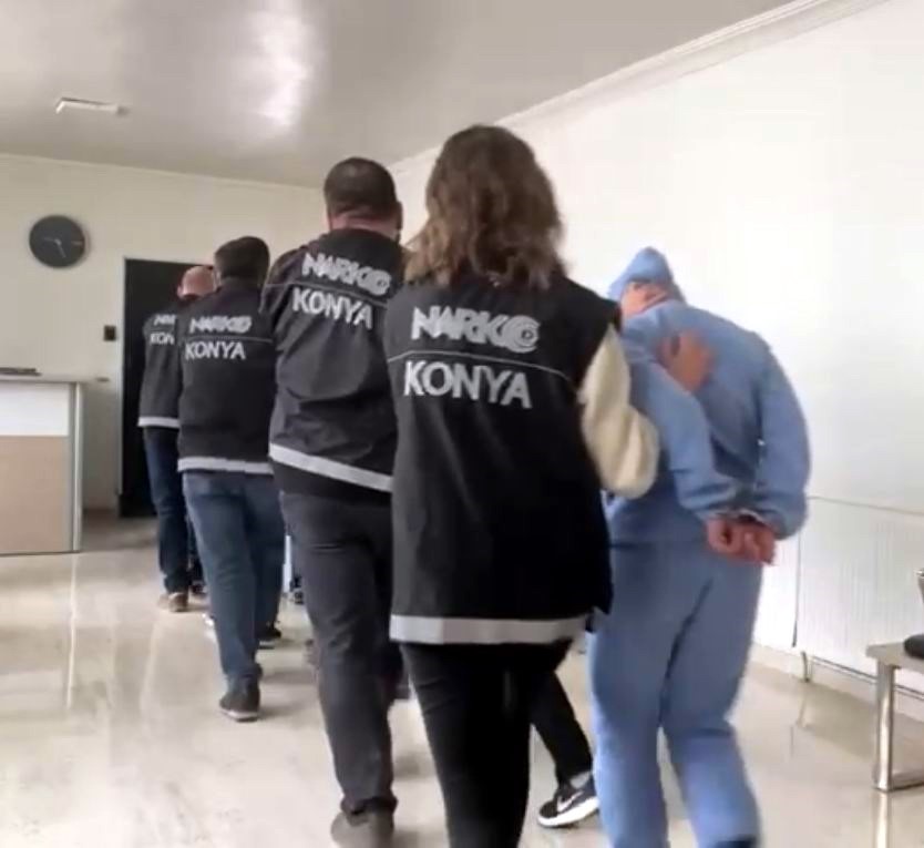 Konya’da polis ekipleri 192 aranan şahsı yakaladı
