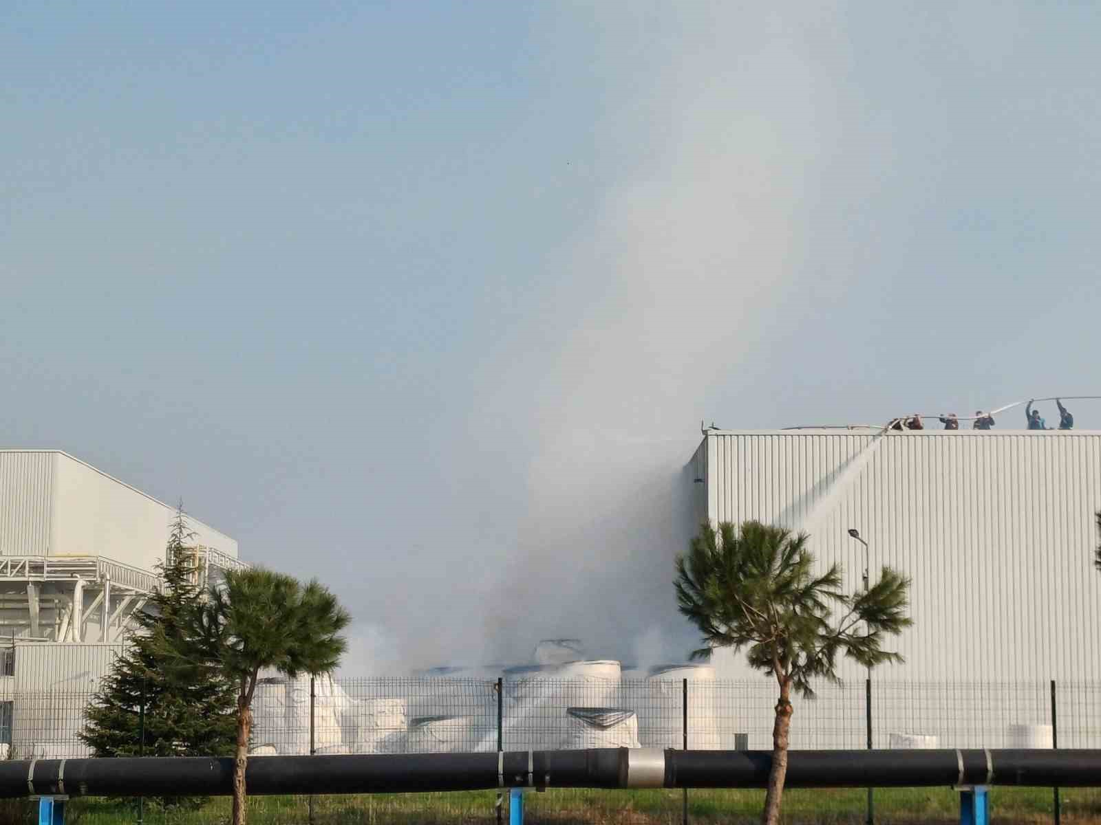 Manisa OSB’deki İpek kağıt fabrikasında çıkan yangın söndürüldü

