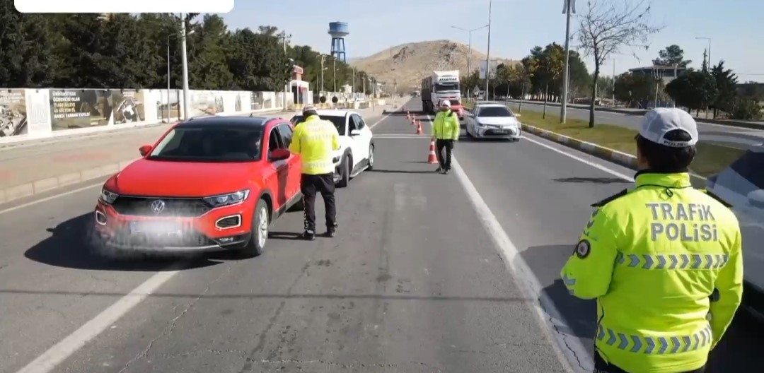 Mardin’de hava destekli trafik denetimi: 19 araç sürücüsüne ceza
