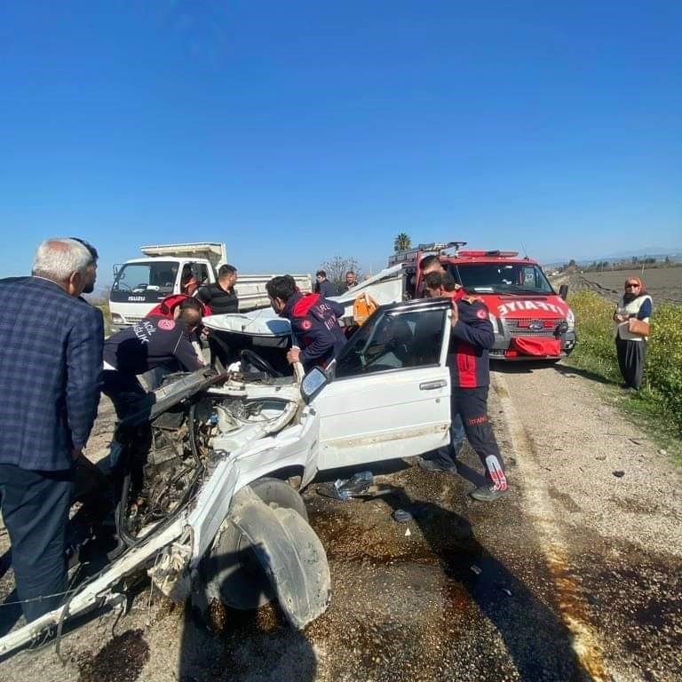 Osmaniye’de minibüs ile otomobil çarpıştı:2 yaralı