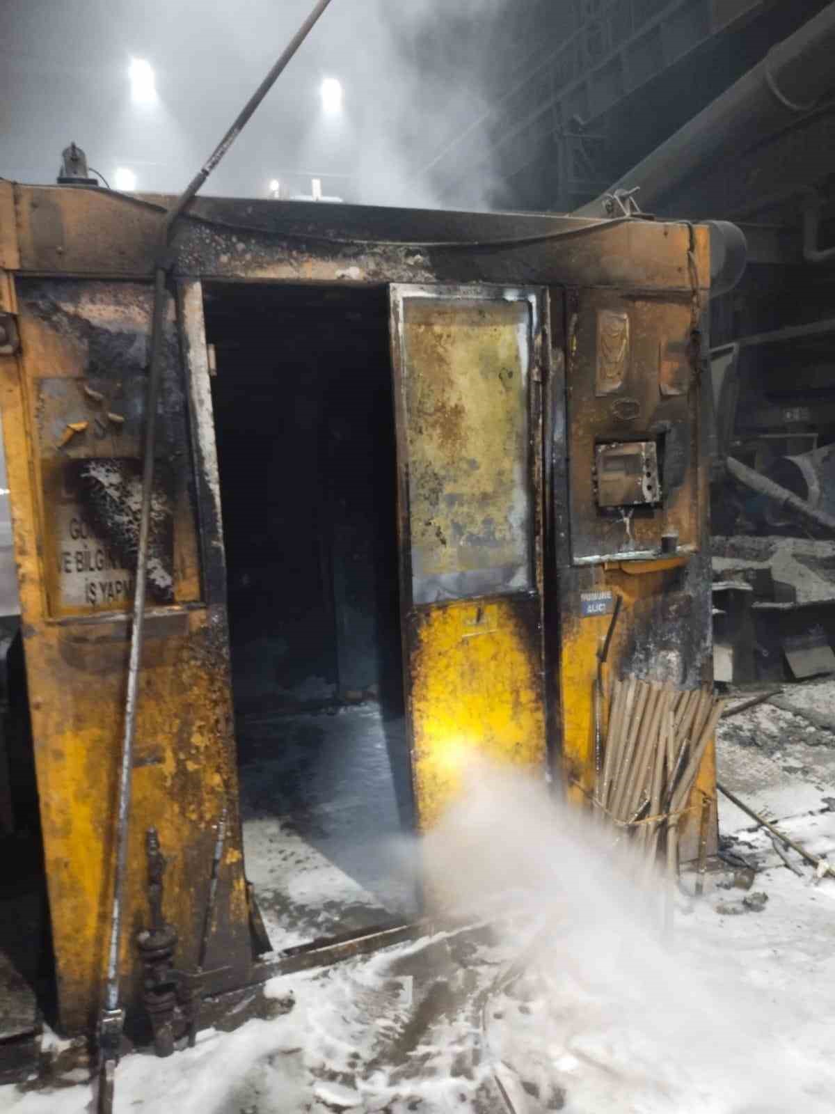 Patlama sonrası meydana gelen yangında Tosçelik fabrikasında hasar oluştu
