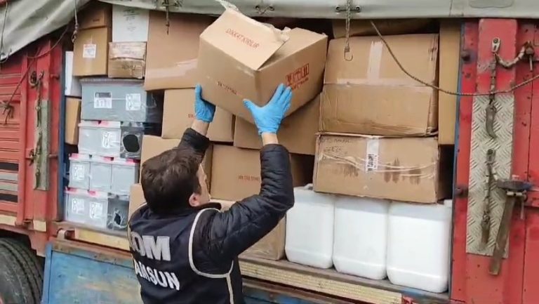 Samsun’da bir kamyonda 200 litre etil alkol ele geçirildi