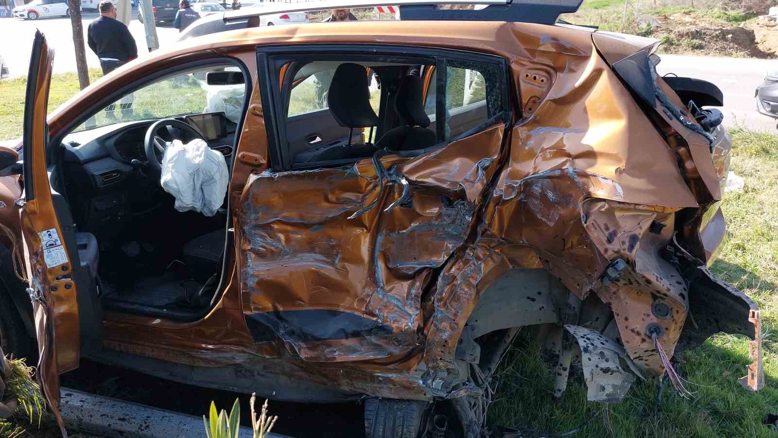 Samsun’da kavşakta kamyon ile otomobil çarpıştı: 2 yaralı
