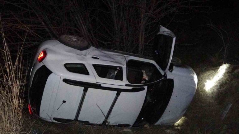 Şarampole yuvarlanan araçta aynı aileden 4 kişi yaralandı