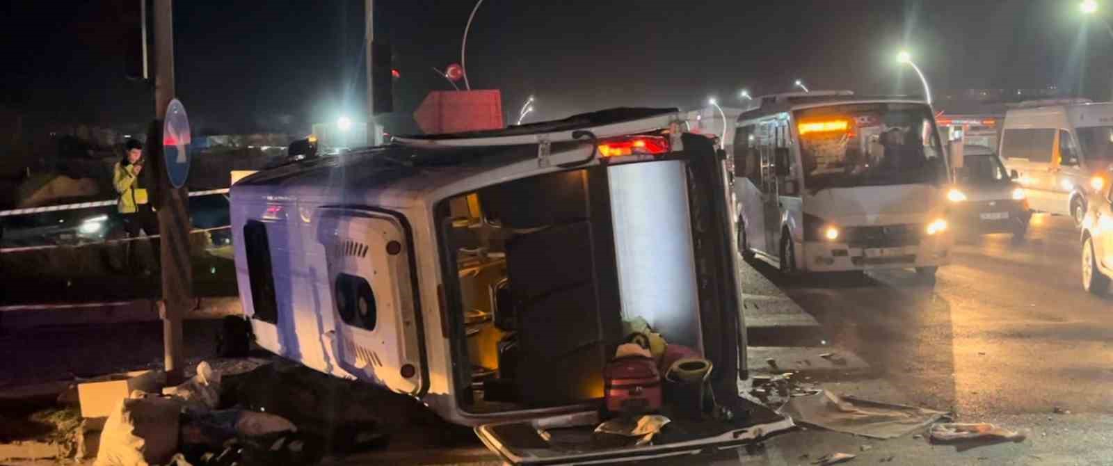 Tekirdağ’da yolcu minibüsü devrildi: 13 yaralı
