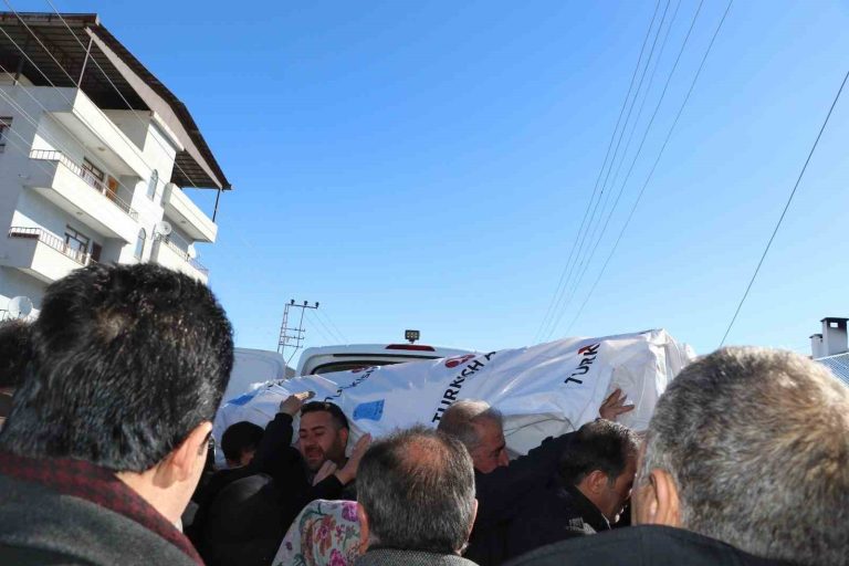 Vanlı kardeşler nişan için gittikleri İzmir’de trafik kazasında hayatını kaybetti