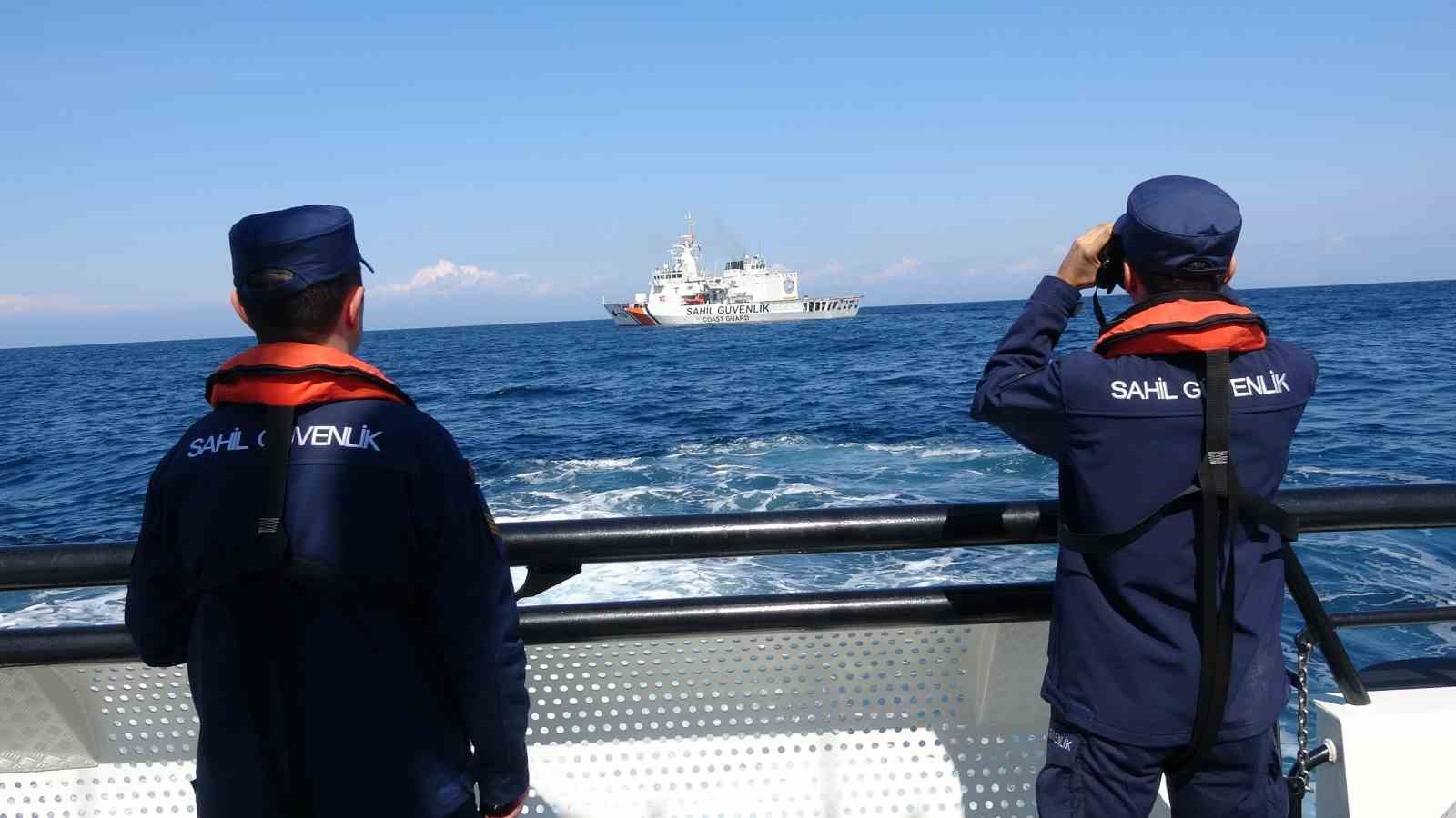 22 düzensiz göçmenin hayatını kaybettiği bot faciasında arama kurtarma çalışmaları 3’üncü günde de devam ediyor
