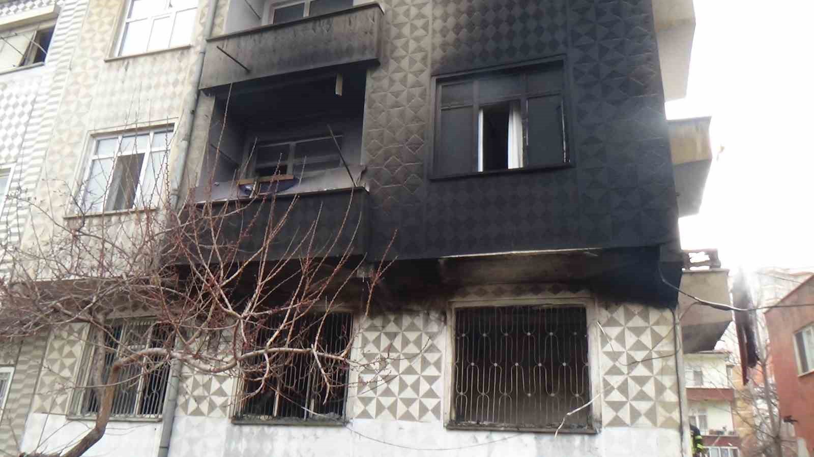 3 katlı binada çıkan yangın korkuttu
