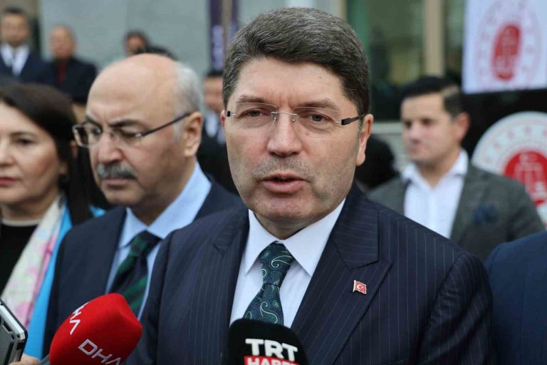 Adalet Bakanı Tunç: "Maçta meydana gelen olaylarla ilgili 38 kişinin kimlikleri tespit edildi, gözaltı süreçleri devam ediyor"