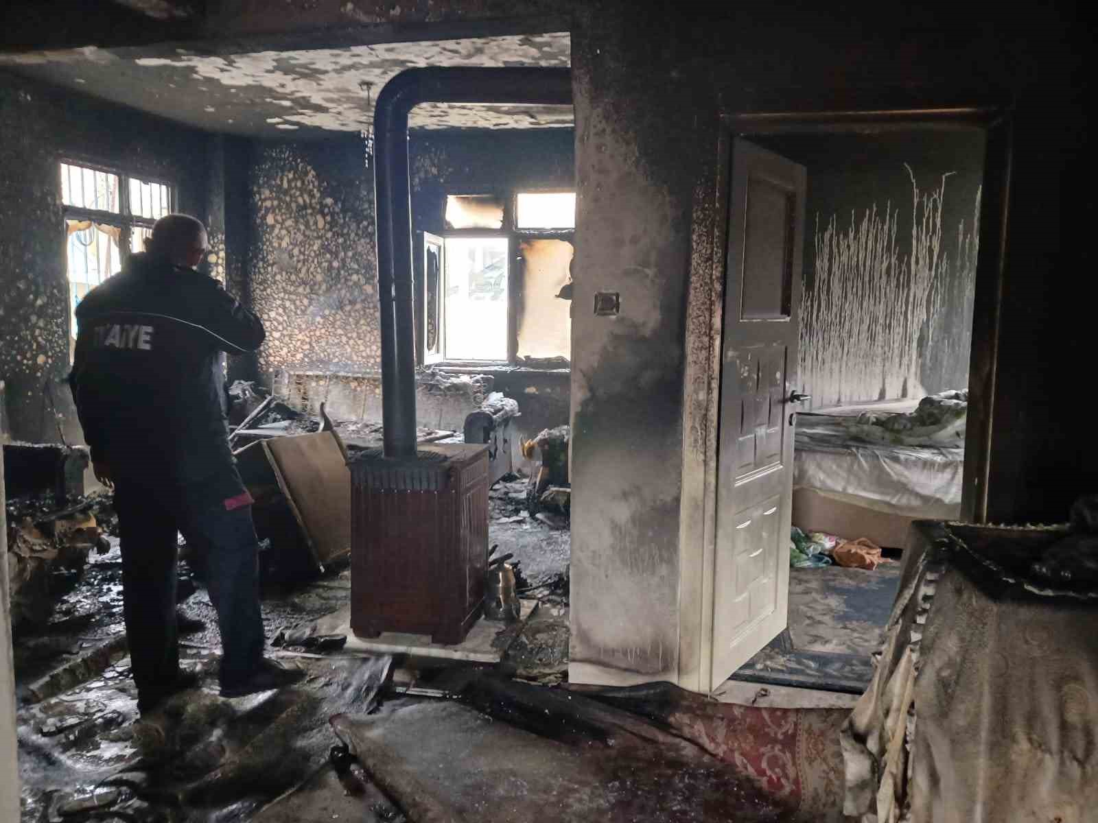Alaplı’da evde çıkan yangında 2 kişi yaralandı
