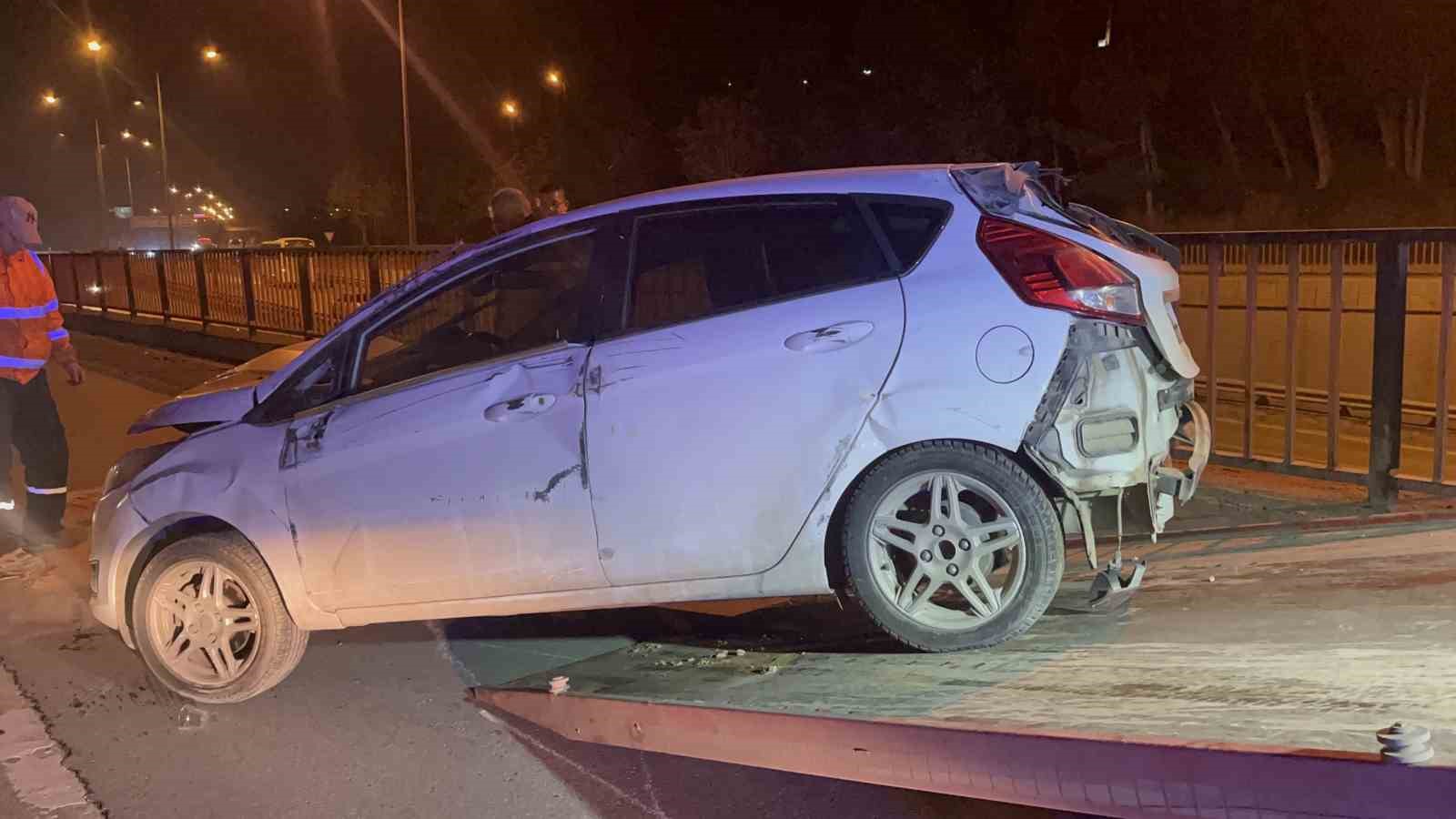 Alkollü sürücü aracıyla duvara çarptı
