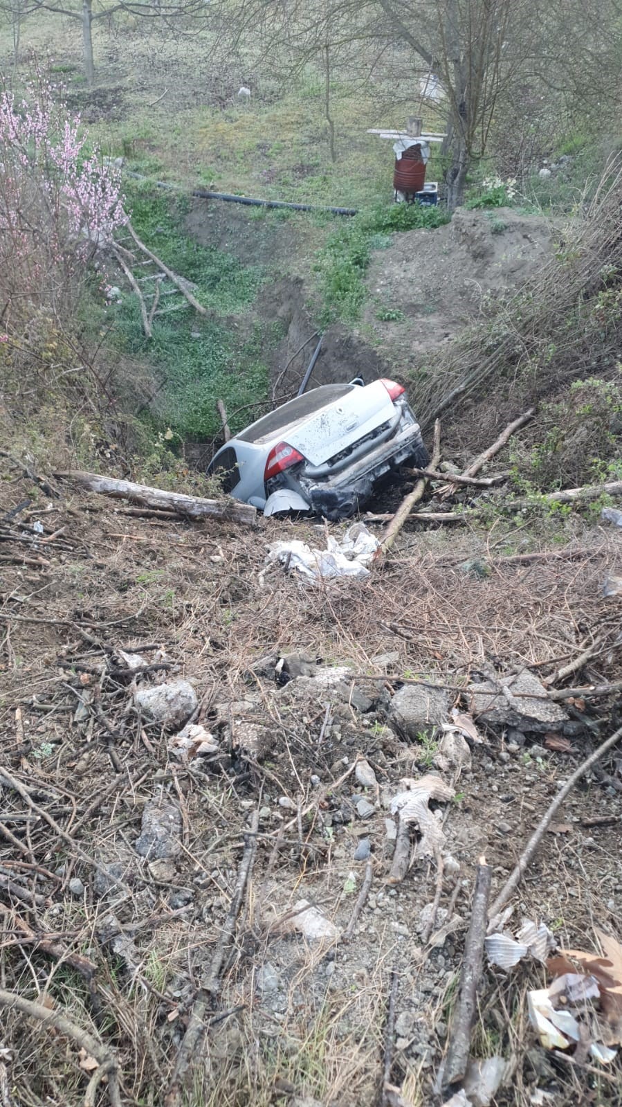 Amasya’da otomobil şarampole uçtu, sürücüsü alkollü çıktı
