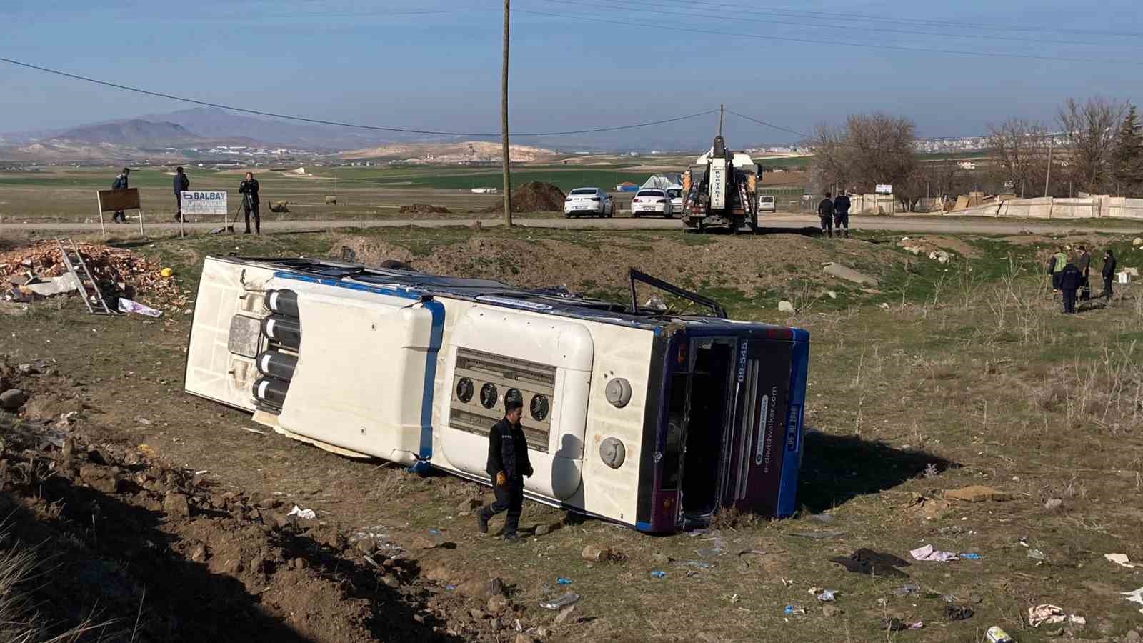 Ankara’da belediye otobüsü şarampole devrildi: 16 yaralı
