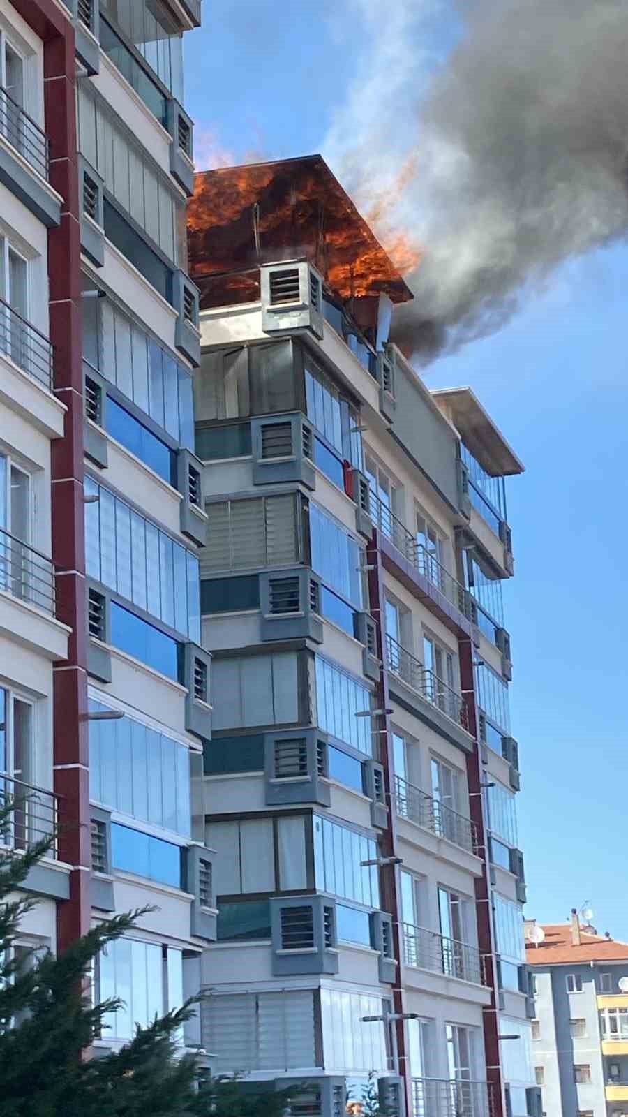 Ankara’da çatı yangını
