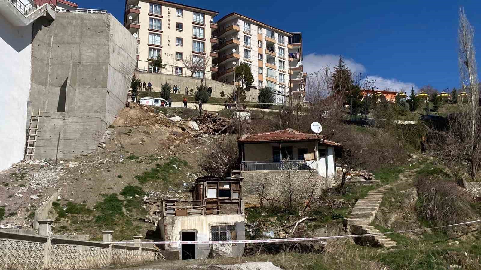Ankara’da istinat duvarı gecekondunun üzerine çöktü
