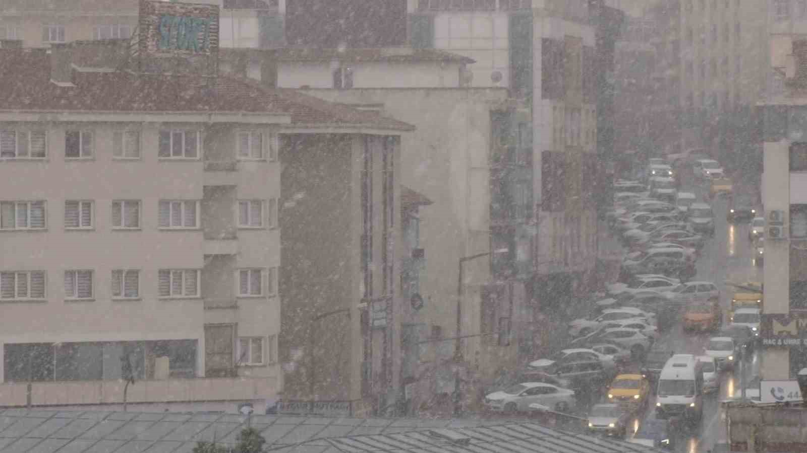 Ankara’da kar yağışı etkili oldu
