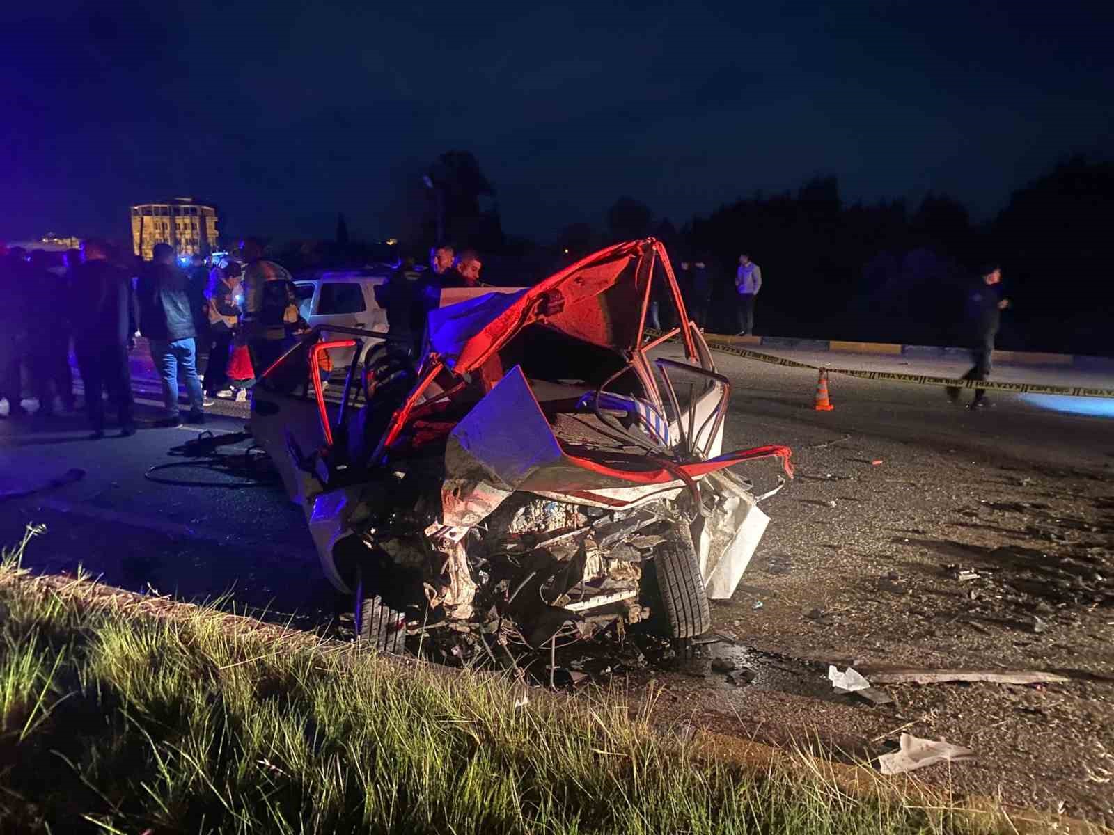 Antalya’da 3 aracın karıştığı feci kaza: 3 ölü