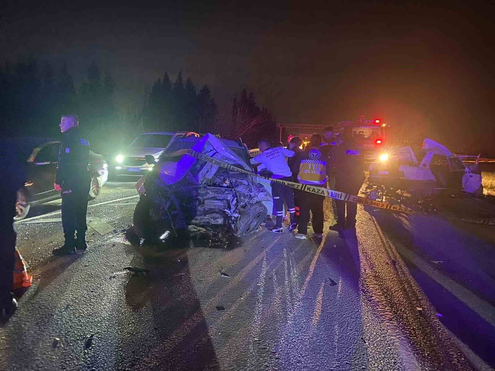 Antalya’da 3 aracın karıştığı feci kaza: 3 ölü
