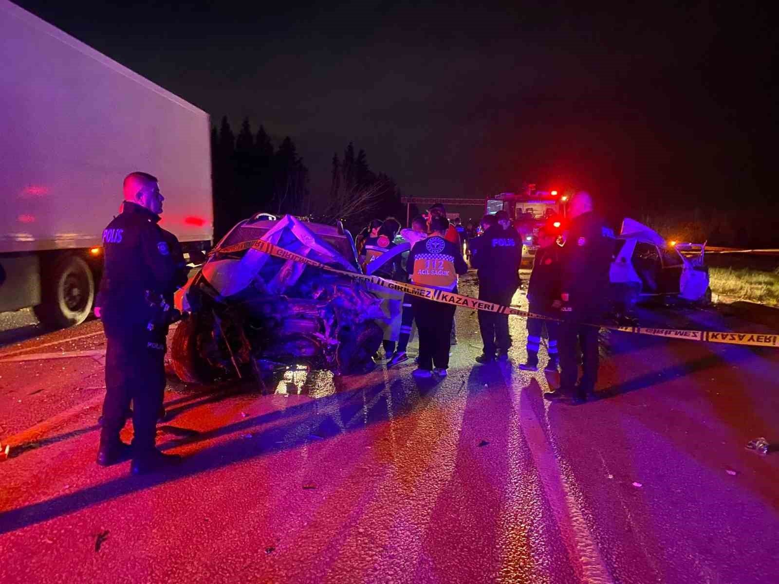 Antalya’da 3 aracın karıştığı feci kaza: 3 ölü
