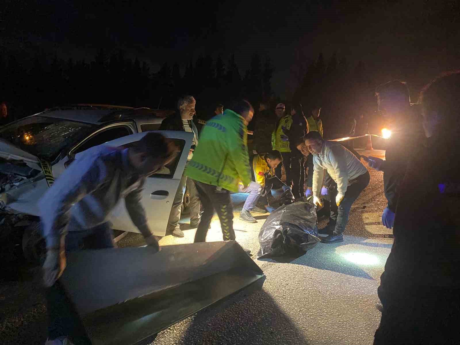 Antalya’da 3 aracın karıştığı feci kaza: 3 ölü
