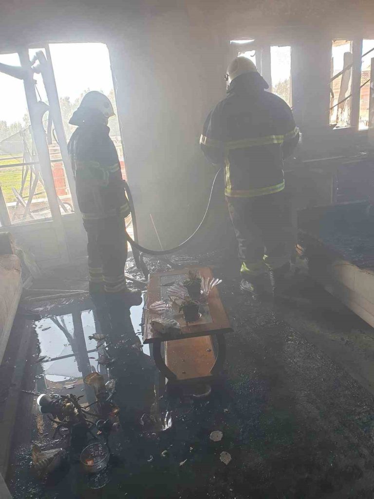 Arsuz’da meydana gelen ev yangınına itfaiye ekipleri müdahale etti