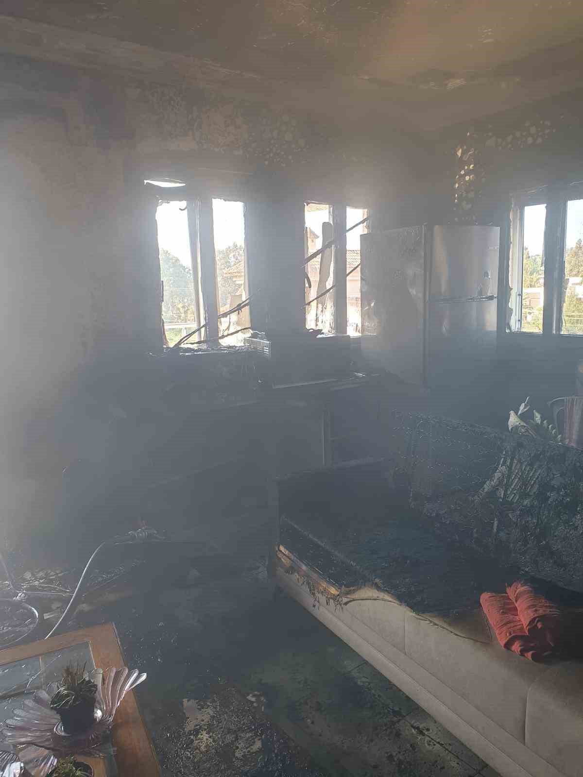 Arsuz’da meydana gelen ev yangınına itfaiye ekipleri müdahale etti
