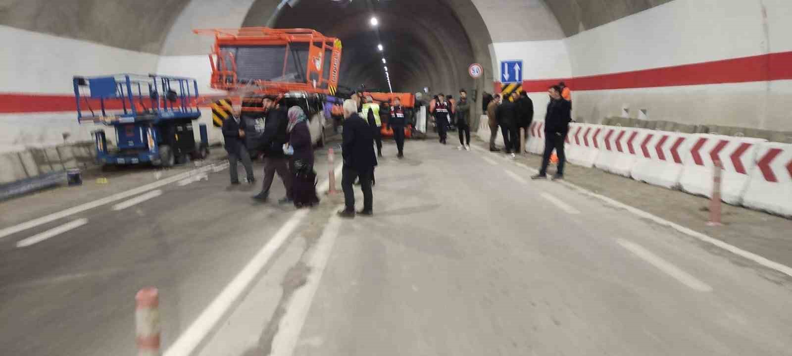 Artvin’de yolcu minibüsü tünel içinde kaza yaptı: 7 yaralı
