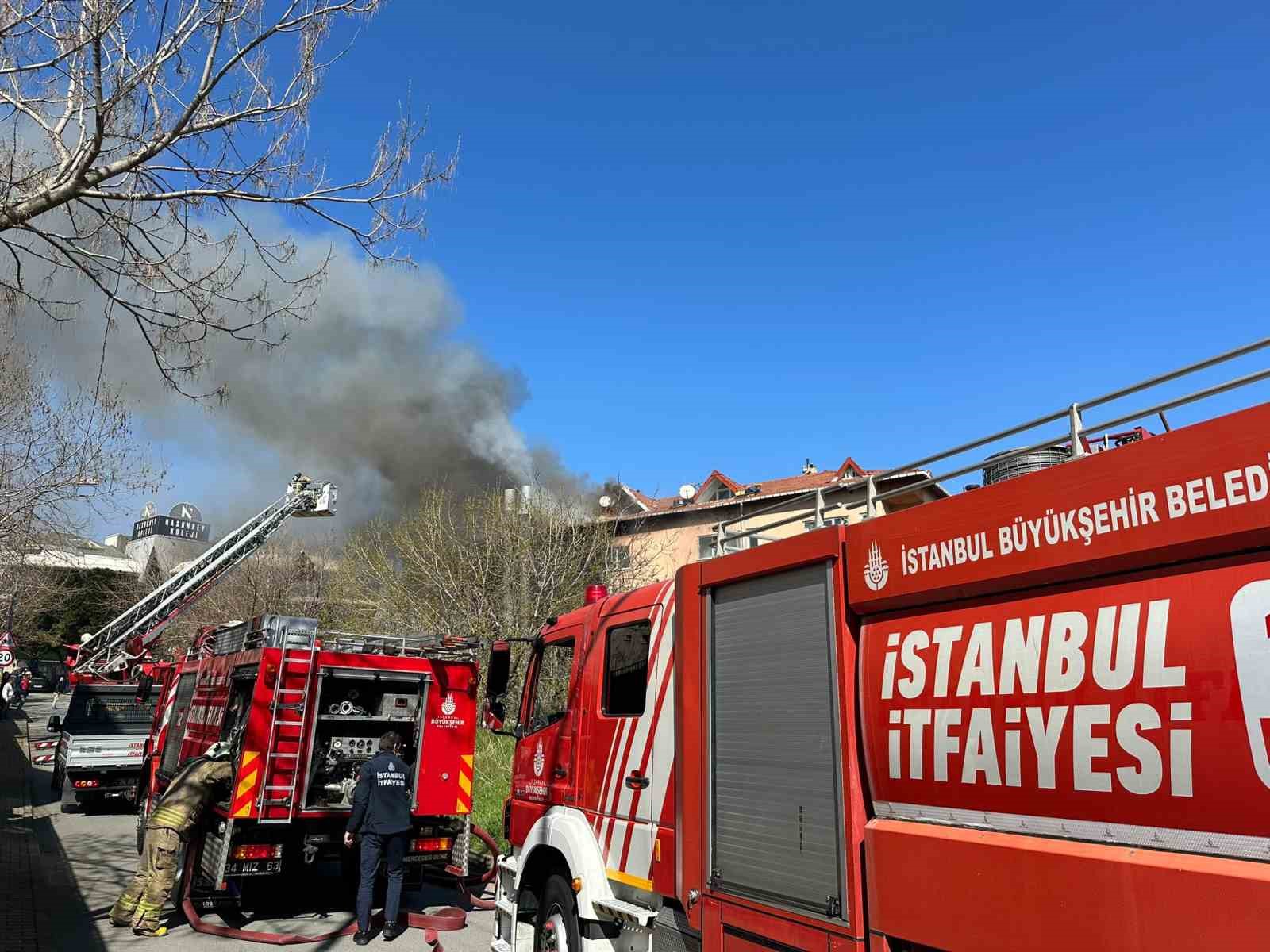 Ataşehir’de otomotiv servisinde yanan tiner, 5 katlı binayı aleve verdi
