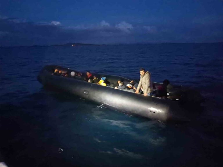 Ayvalık açıklarında 34 düzensiz göçmen yakalandı