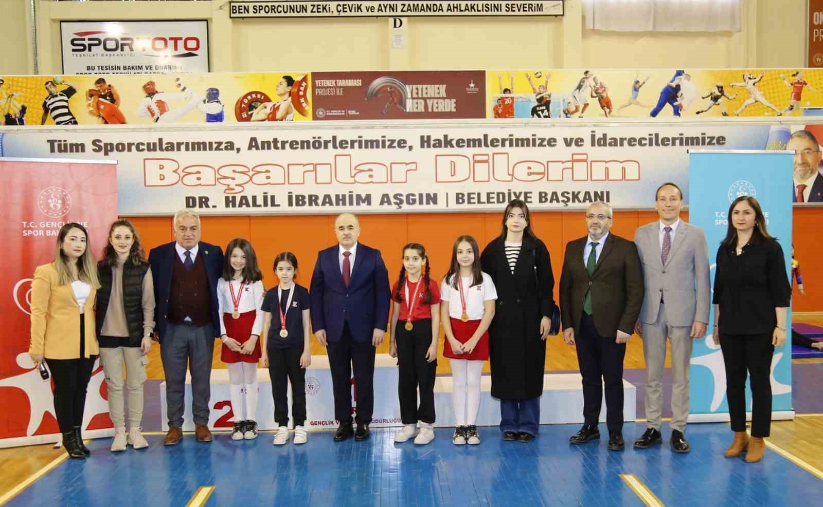 Babasına verdiği sözü tutan şehit kızı Mirayşah’ı Vali Dağlı yalnız bırakmadı
