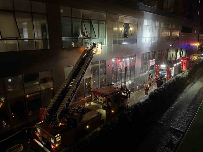 Bakırköy’de rezidansın spor salonunda yangın çıktı