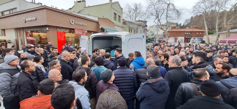 Bakırköy’deki feci kazada hayatını kaybeden 4 kişi gözyaşları arasında son yolculuğuna uğurlandı