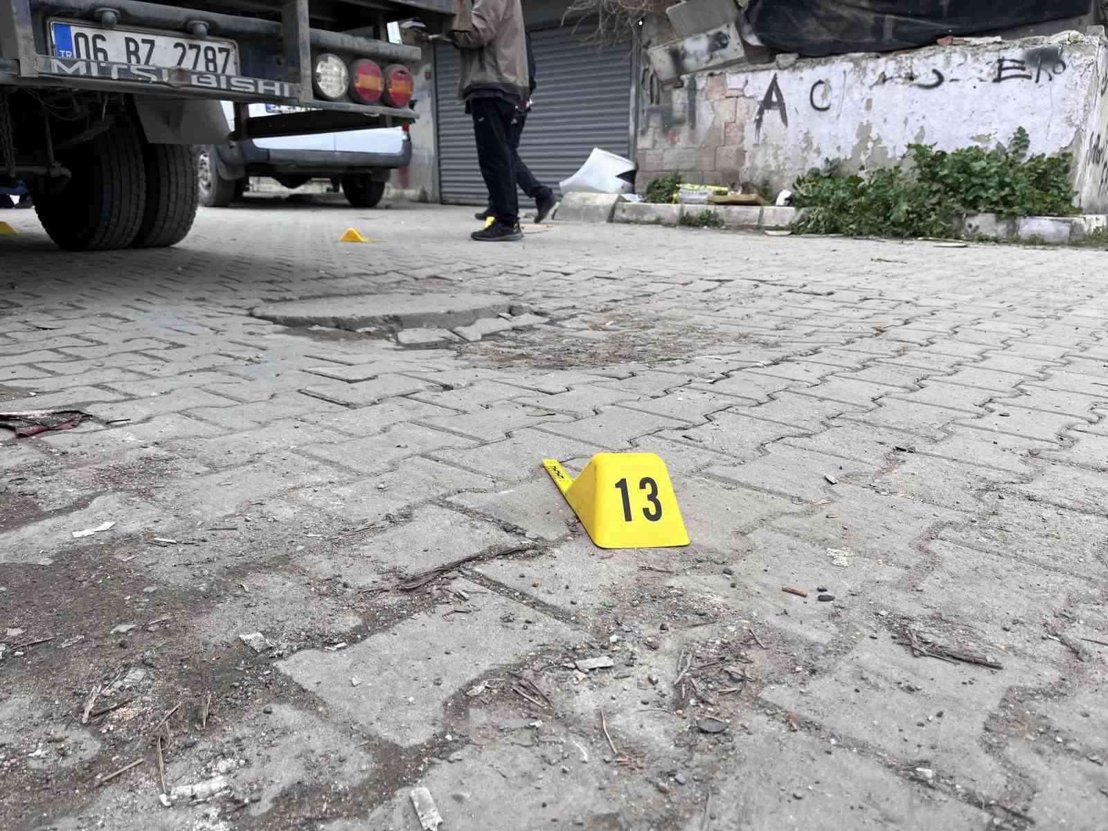 Başakşehir’de oto tamir dükkanına silahlı saldırı: 3 yaralı
