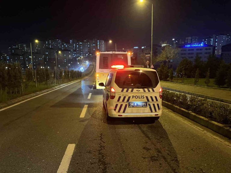 Başakşehir’de "yol verme" kavgası: Otobüs şoförünü bıçaklayıp kaçtı
