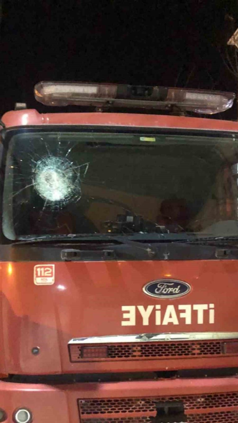 Batman’da izinsiz gösteri: Göstericilerin saldırdığı itfaiye aracının camı kırıldı